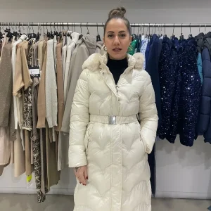 piumino lungo cintura con cappuccio pelliccia