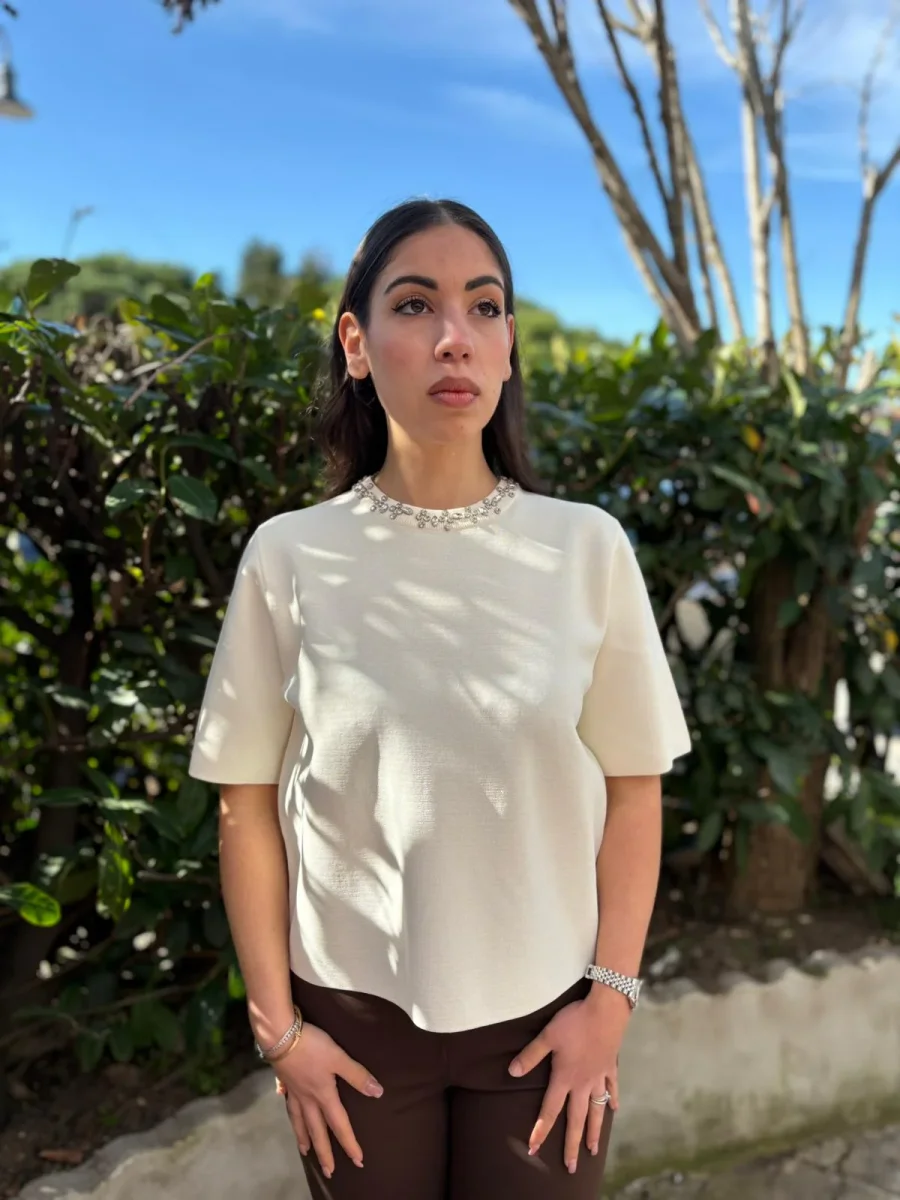 Maglia con apllicazioni effetto colier Mezza Manica – Donna - immagine 5