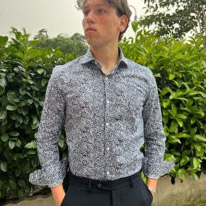 La camicia da uomo in fantasia foglie slim, Made in Italy